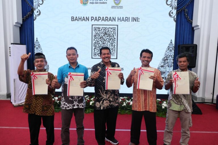 e1cab342-4d16-4c70-a37c-26e3586e9b58